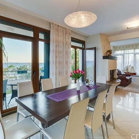 Super Luxuriose Directly On The Sea Villa Kožino