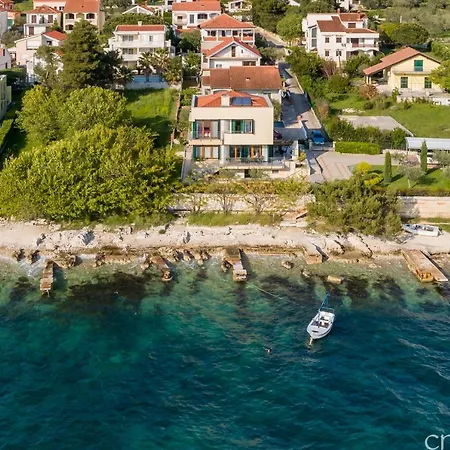 Villa Super Luxuriose Directly On The Sea