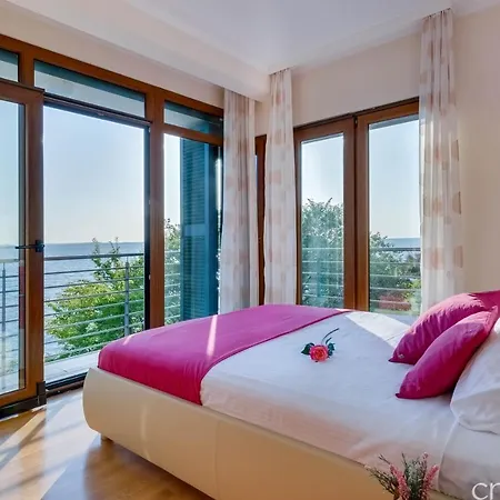 Super Luxuriose Directly On The Sea Villa Kožino