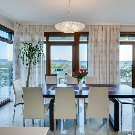 Villa Super Luxuriose Directly On The Sea *