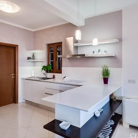 Villa Super Luxuriose Directly On The Sea