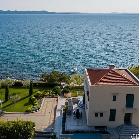 Super Luxuriose Directly On The Sea Kožino