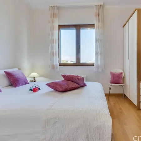 Super Luxuriose Directly On The Sea Villa