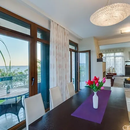 Super Luxuriose Directly On The Sea Villa Kožino