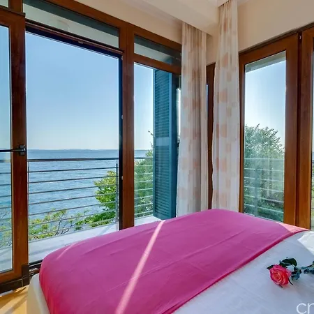 Villa Super Luxuriose Directly On The Sea *