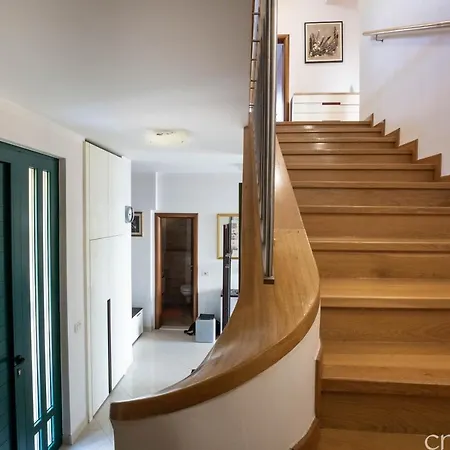 Super Luxuriose Directly On The Sea Villa