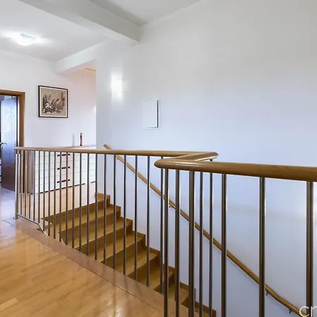 Super Luxuriose Directly On The Sea Villa *